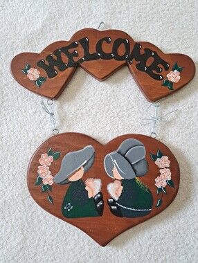 Wooden Welcome Wall Hanging Sign Heart Shaped Painted Figures Cottage Farm Folk